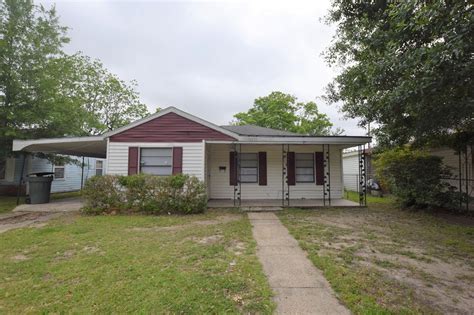 Spacious, move in ready, located near shopping, medical facilities, entertainment. . Houses for rent in lake charles la